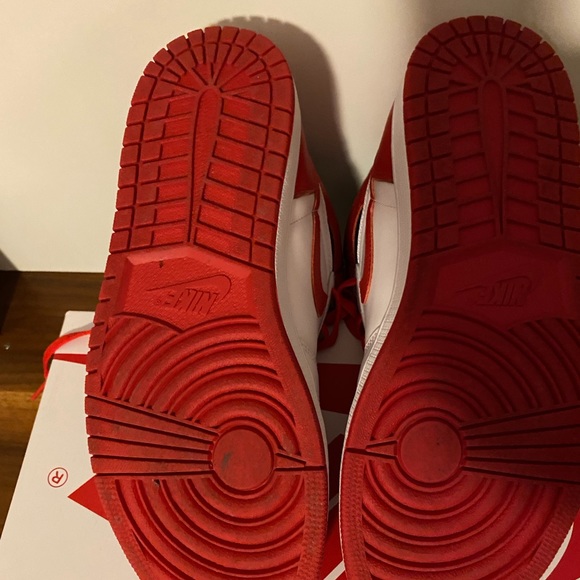 Nike Air Jordan 1 OG - Picture 2 of 8